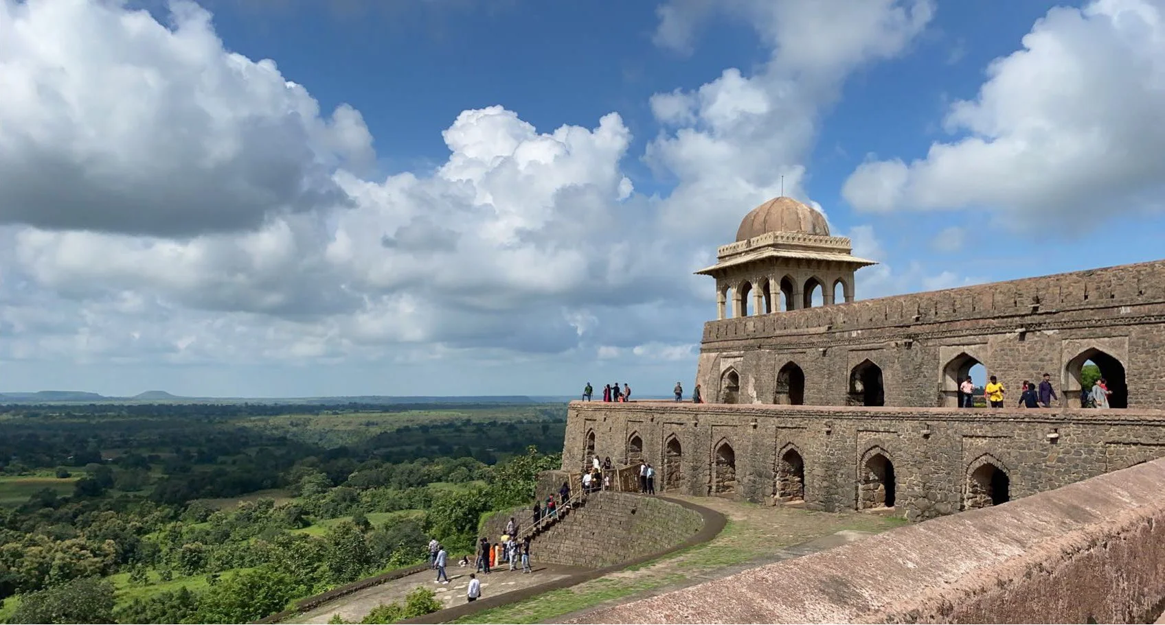 Rani_Roopmati_mahal_,_Mandu_Madhya_Pradesh Panoramic view of the Narmada River from Roopmati Pavilion's enchanting terrace.